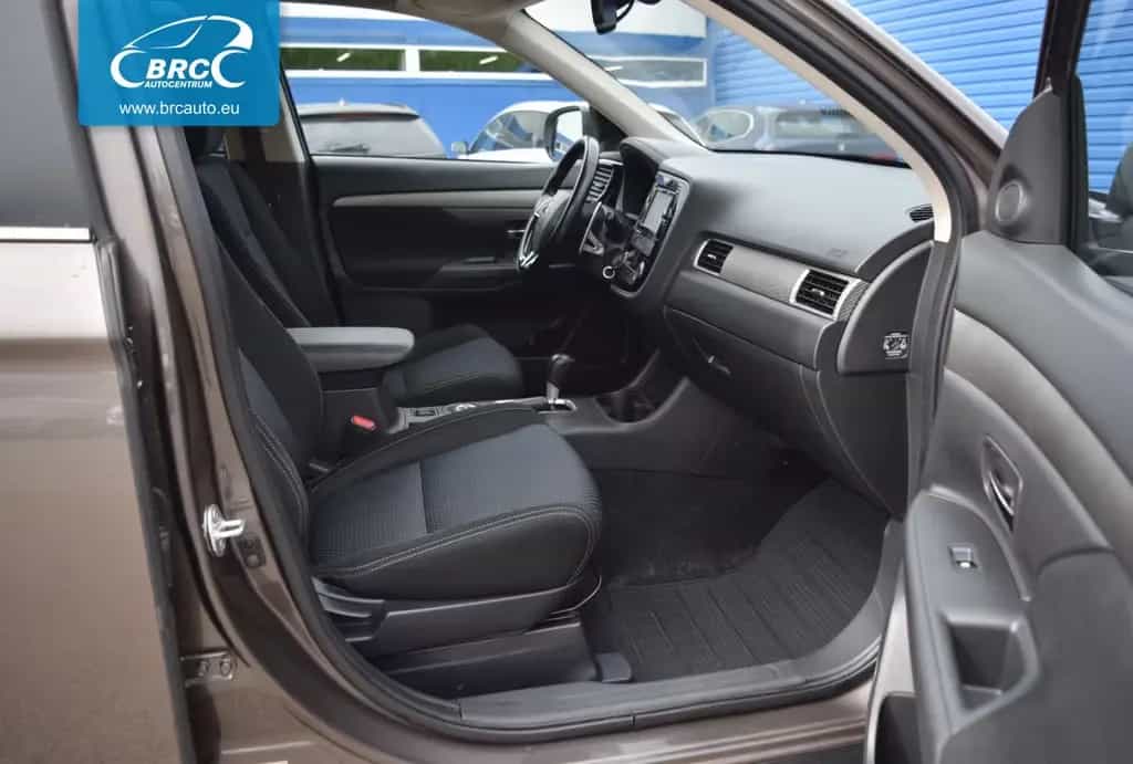 Mitsubishi Outlander A/T AWD 11/2015-photo-11