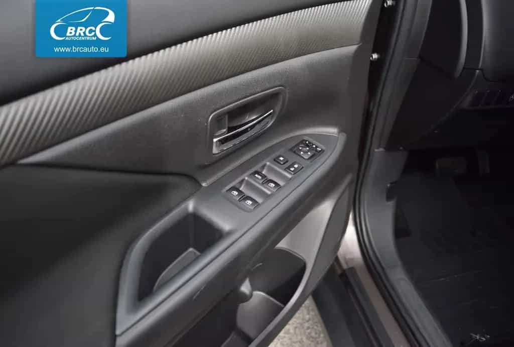 Mitsubishi Outlander A/T AWD 11/2015-photo-7
