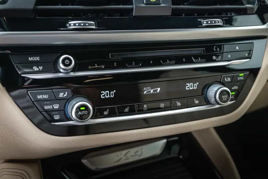 BMW X4 xDrive20d M-Sport*Scheckheft*Sitzbeluftung*Harma 10/2018-photo-32