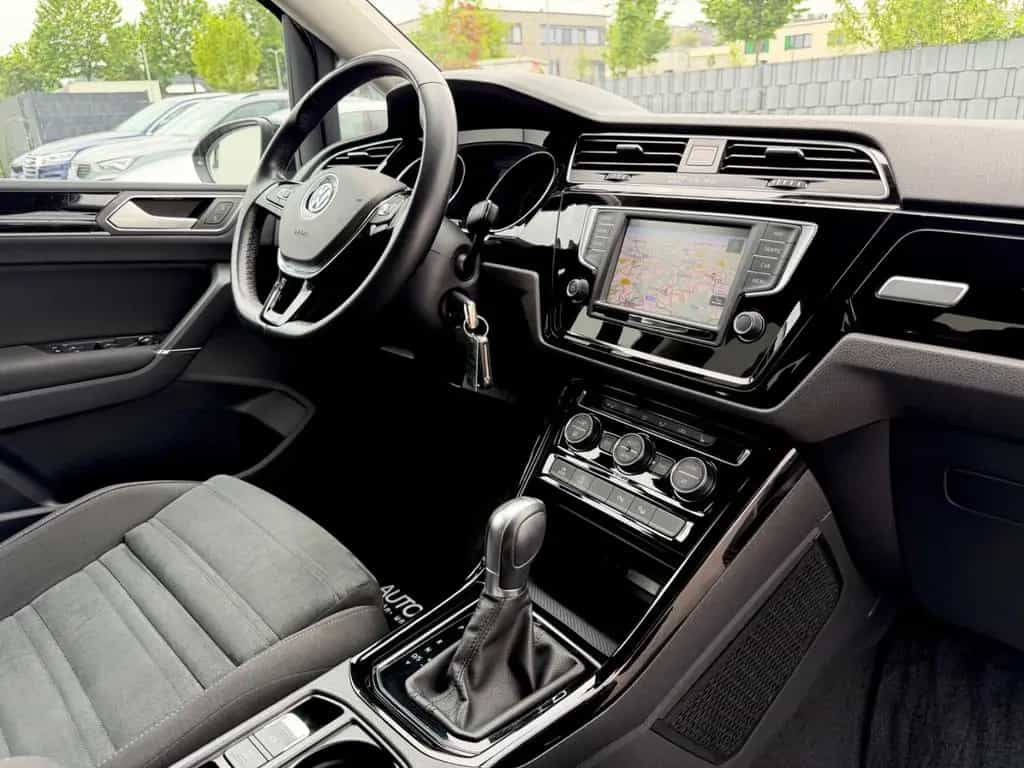 Volkswagen Touran Highline 1.8 TSI DSG /NAVI/LED/ACC/CAM/ 05/2015-photo-9