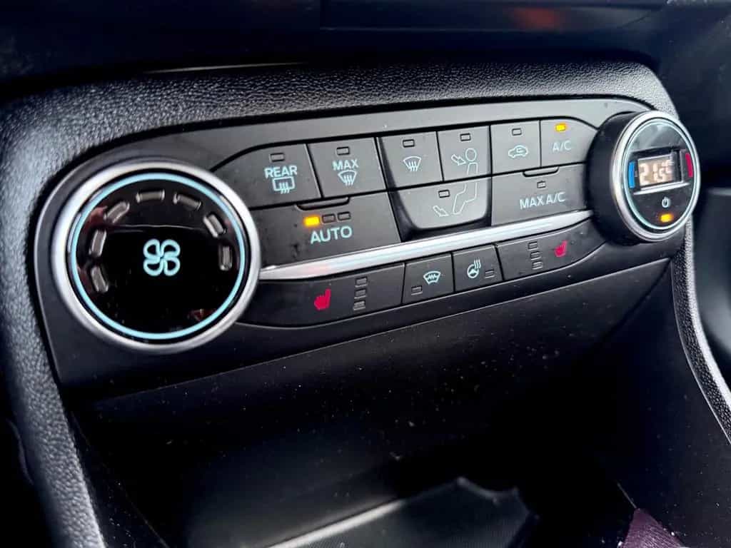 Ford Fiesta Vignale /AUTOMATIK/NAVI/LED/CAM/GARANTIE/ 02/2019-photo-18