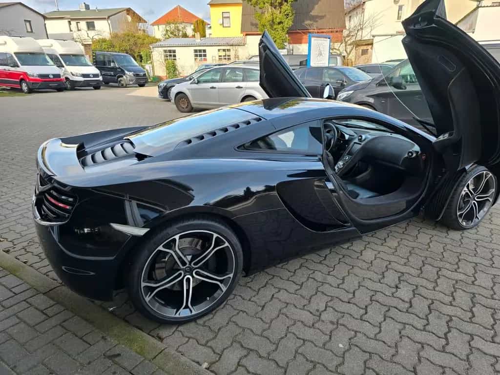 McLaren MP4-12C 3.8 V8 05/2013-photo-1