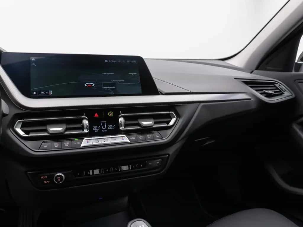 BMW 118 i SportLine Kamera DAB Lenkrhzg Komfort Alarm 03/2023-photo-19