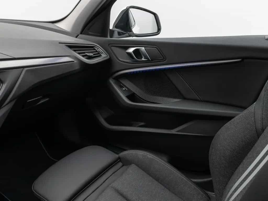 BMW 118 i SportLine Kamera DAB Lenkrhzg Komfort Alarm 03/2023-photo-29