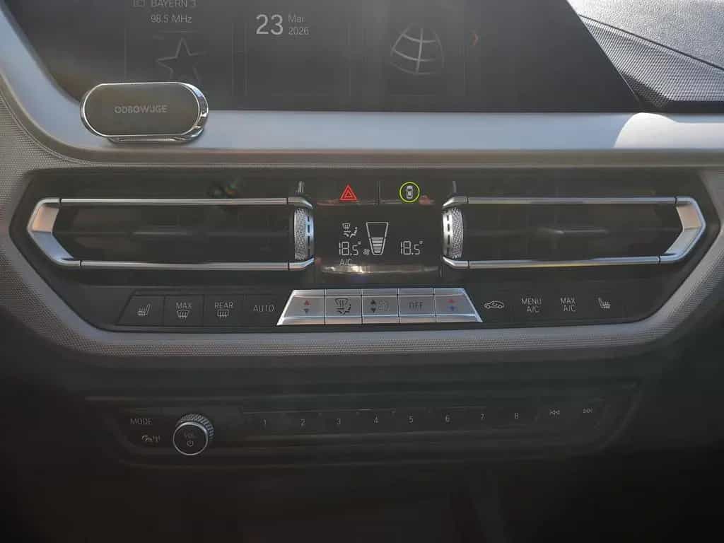 BMW 118 d  NAVI/APP~SHZ~2xPDC~LED~RFK~ALU19"~1A Zusta 07/2020-photo-27