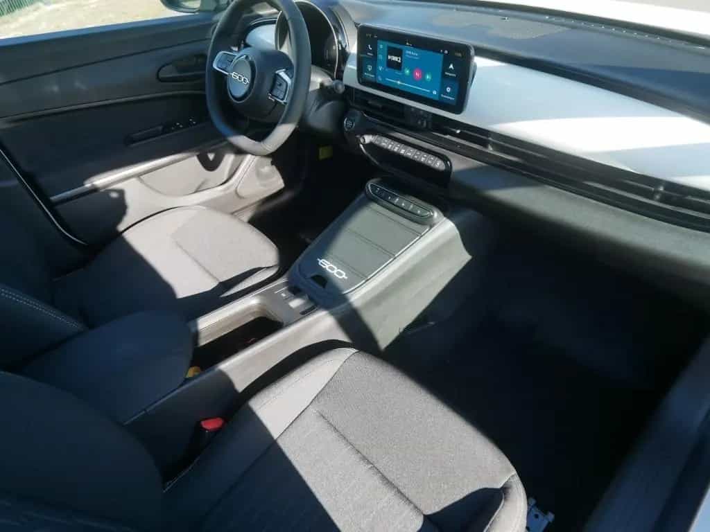 Fiat 600 HYBRID ICON 1.2 110 PS DCT6 KOMFORT NAVI KAM 05/2026-photo-17