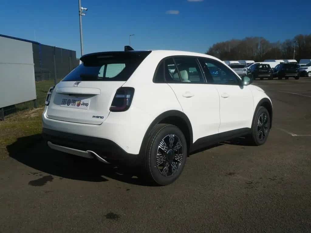 Fiat 600 HYBRID ICON 1.2 110 PS DCT6 KOMFORT NAVI KAM 05/2026-photo-2