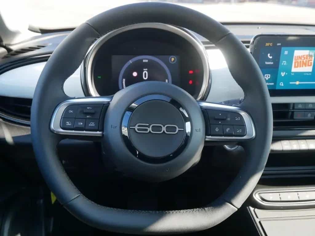 Fiat 600 HYBRID ICON 1.2 110 PS DCT6 KOMFORT NAVI KAM 05/2026-photo-20