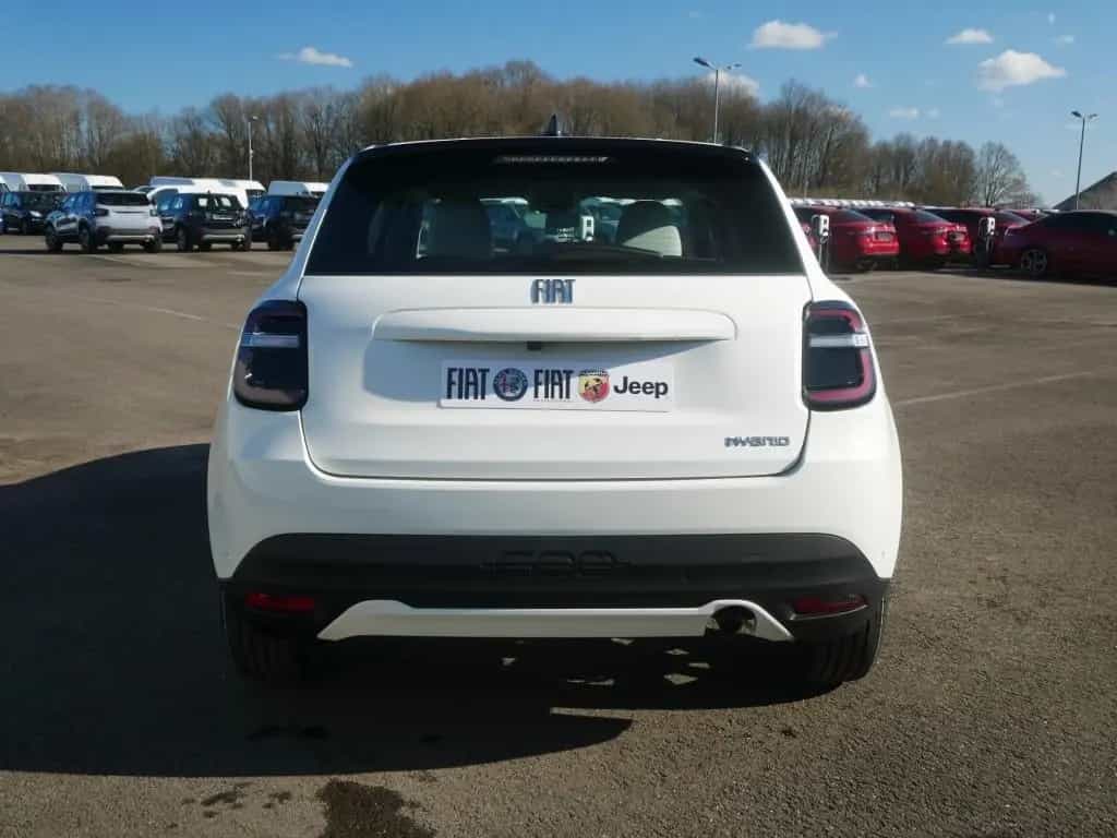 Fiat 600 HYBRID ICON 1.2 110 PS DCT6 KOMFORT NAVI KAM 05/2026-photo-3