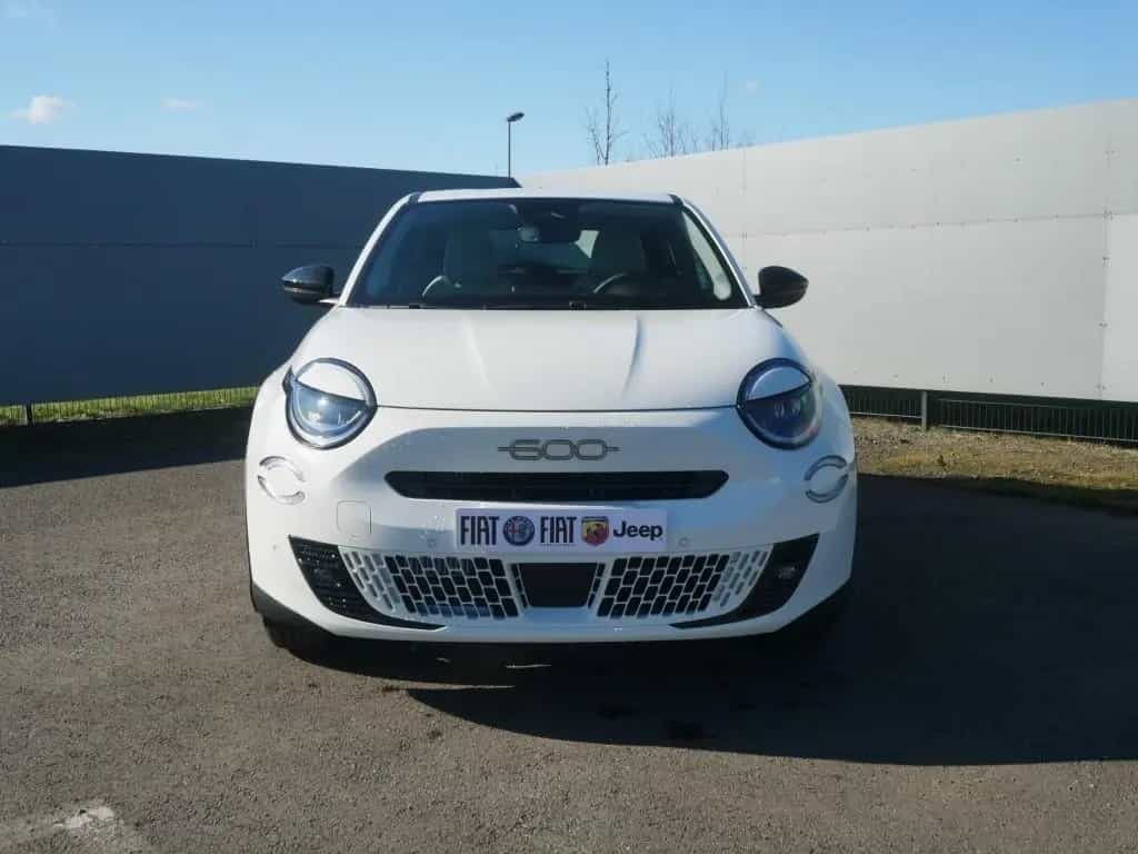 Fiat 600 HYBRID ICON 1.2 110 PS DCT6 KOMFORT NAVI KAM 05/2026-photo-7