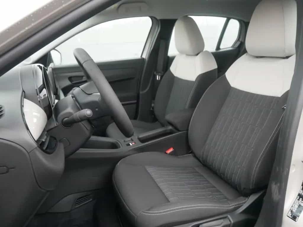 Fiat 600 HYBRID ICON 1.2 110 PS DCT6 KOMFORT NAVI KAM 05/2026-photo-11