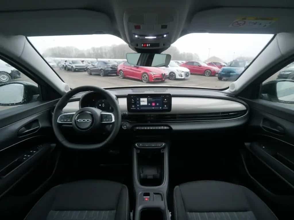 Fiat 600 HYBRID ICON 1.2 110 PS DCT6 KOMFORT NAVI KAM 05/2026-photo-16