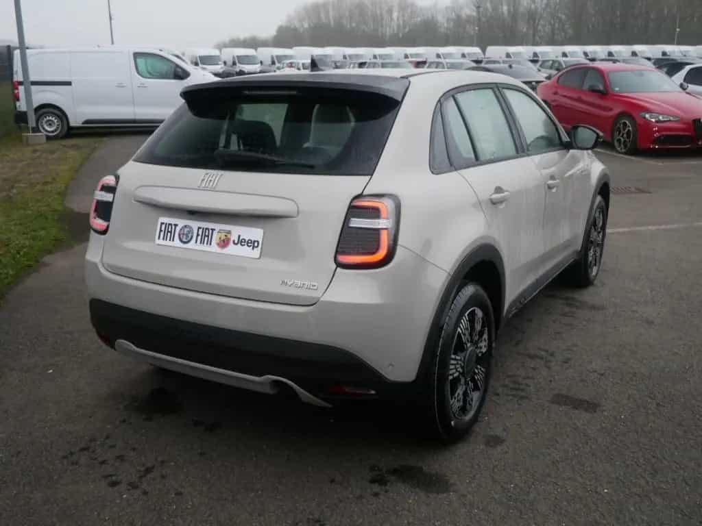 Fiat 600 HYBRID ICON 1.2 110 PS DCT6 KOMFORT NAVI KAM 05/2026-photo-2