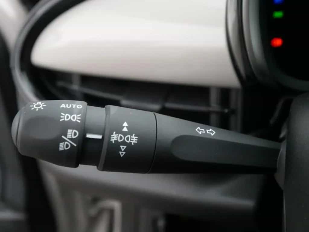 Fiat 600 HYBRID ICON 1.2 110 PS DCT6 KOMFORT NAVI KAM 05/2026-photo-23