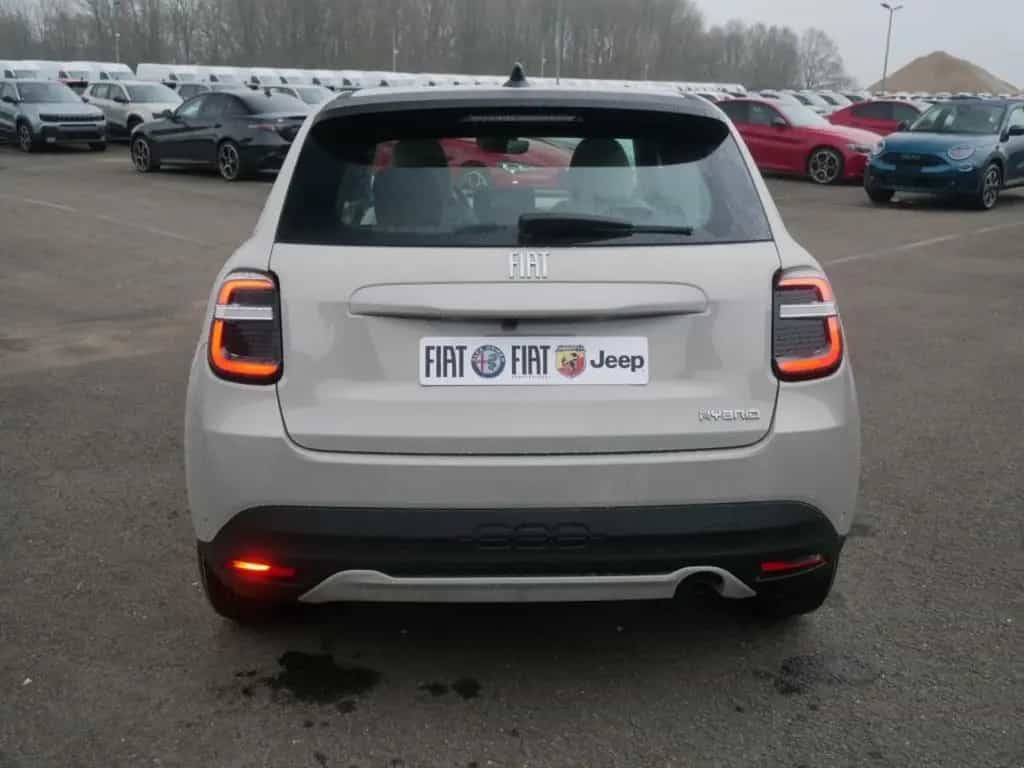 Fiat 600 HYBRID ICON 1.2 110 PS DCT6 KOMFORT NAVI KAM 05/2026-photo-3