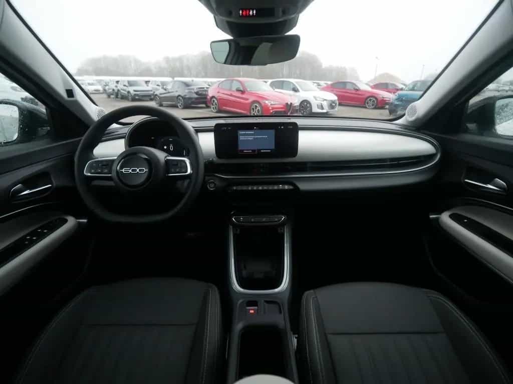Fiat 600 HYBRID LA PRIMA 1.2 110 PS DCT6 LED NAVI KAM 05/2026-photo-17