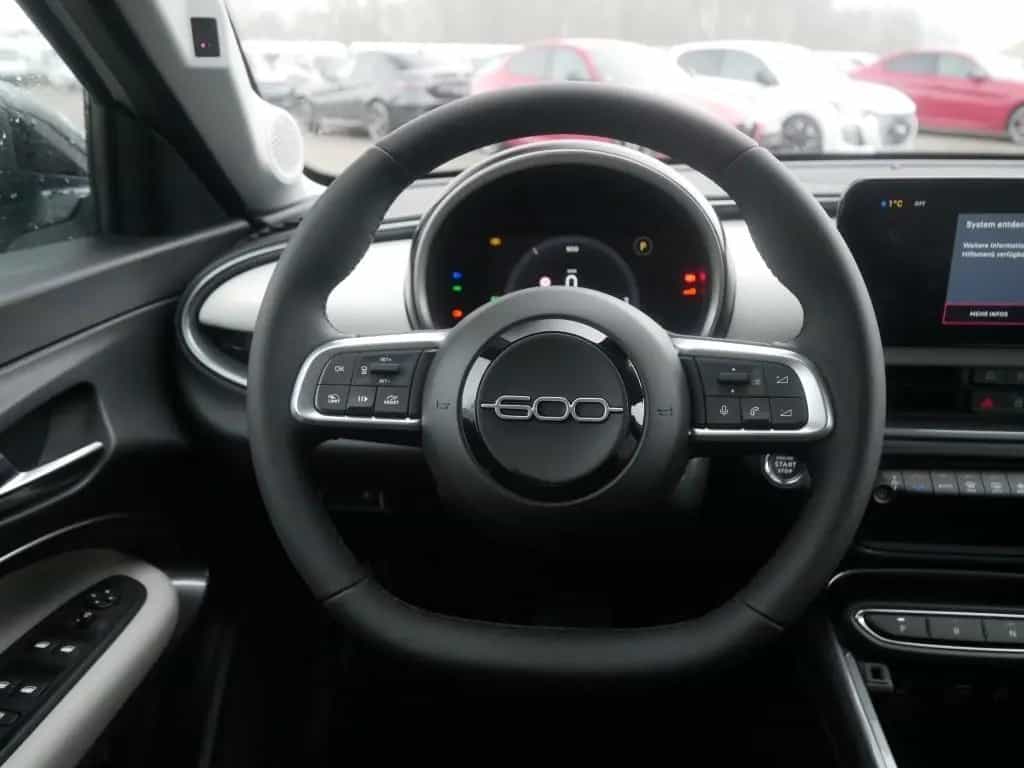 Fiat 600 HYBRID LA PRIMA 1.2 110 PS DCT6 LED NAVI KAM 05/2026-photo-18
