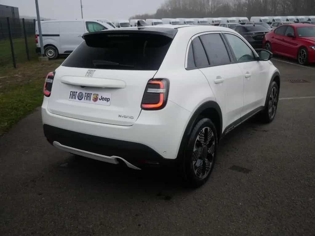 Fiat 600 HYBRID LA PRIMA 1.2 110 PS DCT6 LED NAVI KAM 05/2026-photo-2