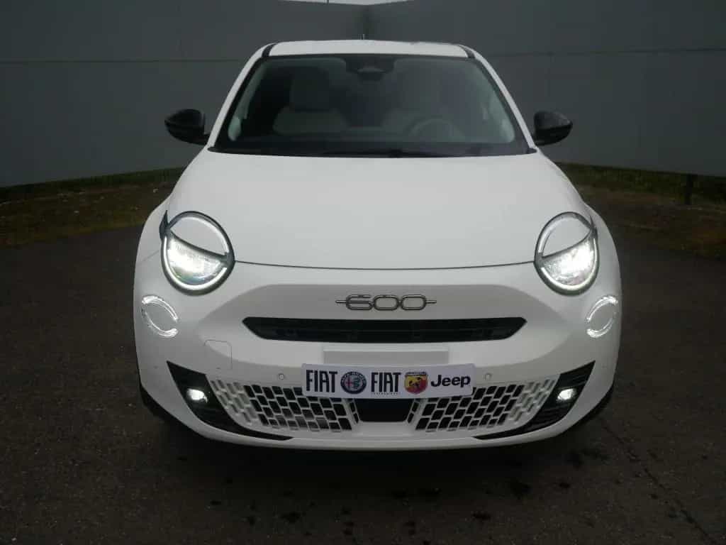 Fiat 600 HYBRID LA PRIMA 1.2 110 PS DCT6 LED NAVI KAM 05/2026-photo-7