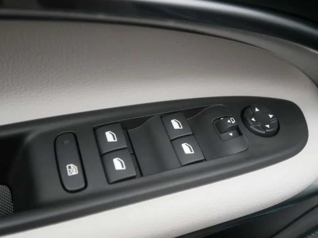 Fiat 600 HYBRID LA PRIMA 1.2 110 PS DCT6 LED NAVI KAM 05/2026-photo-22