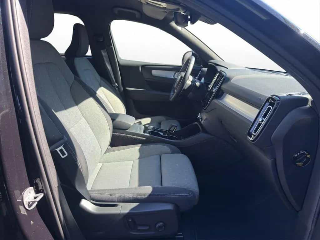 Volvo XC40 B3 Black Edition Plus H/K RFK NAV LED 20" 03/2025-photo-14