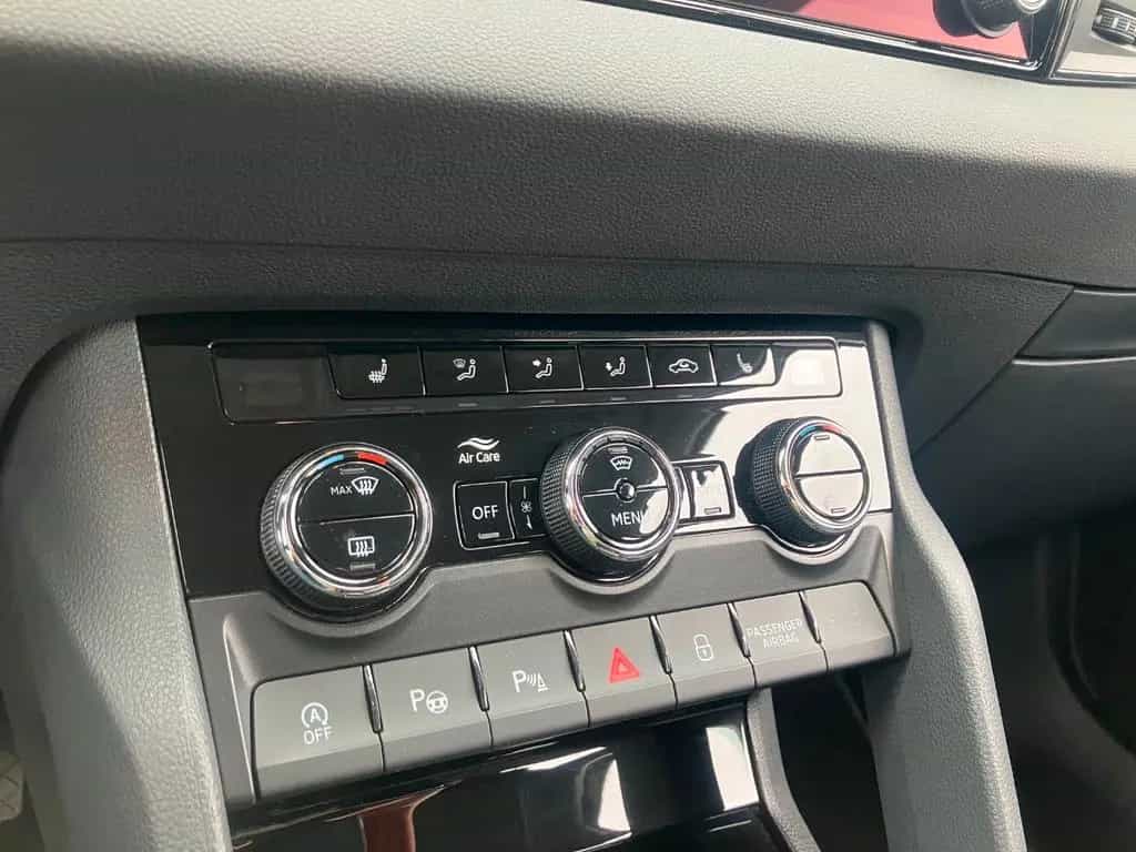 Skoda Karoq 1.5 TSI Style DSG ParkAssist LED Kamera 08/2018-photo-14