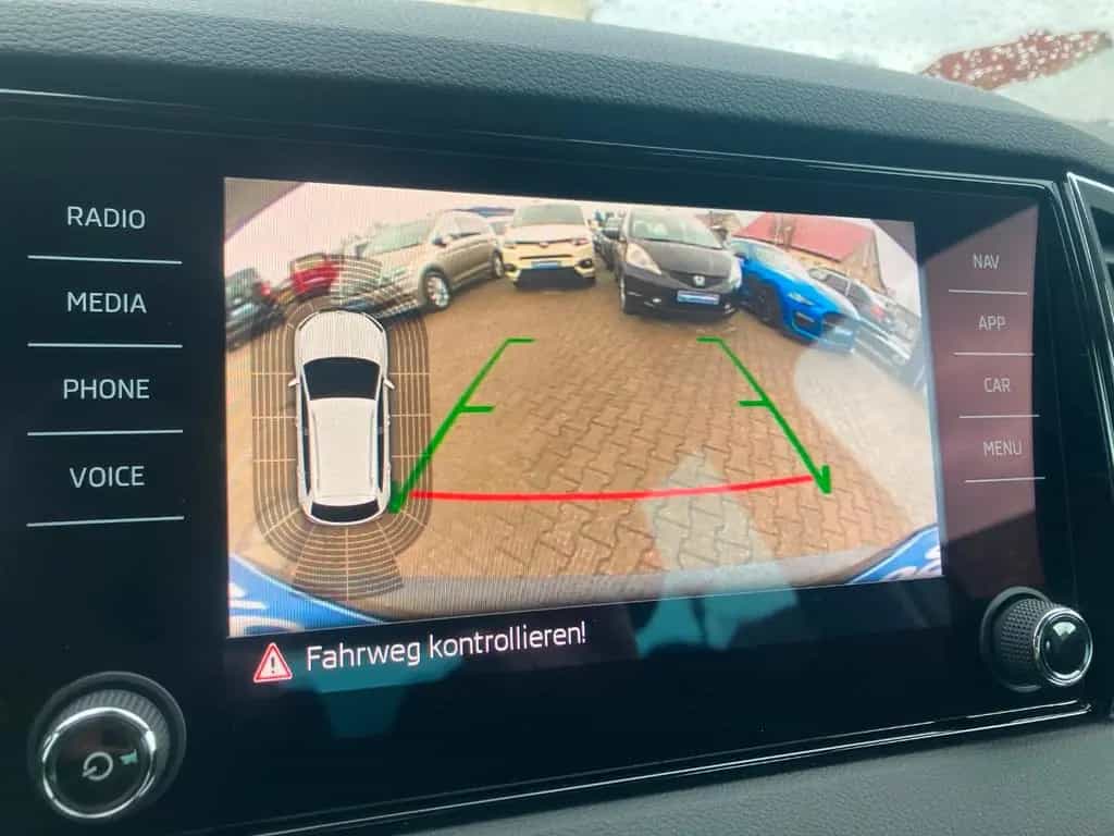 Skoda Karoq 1.5 TSI Style DSG ParkAssist LED Kamera 08/2018-photo-17
