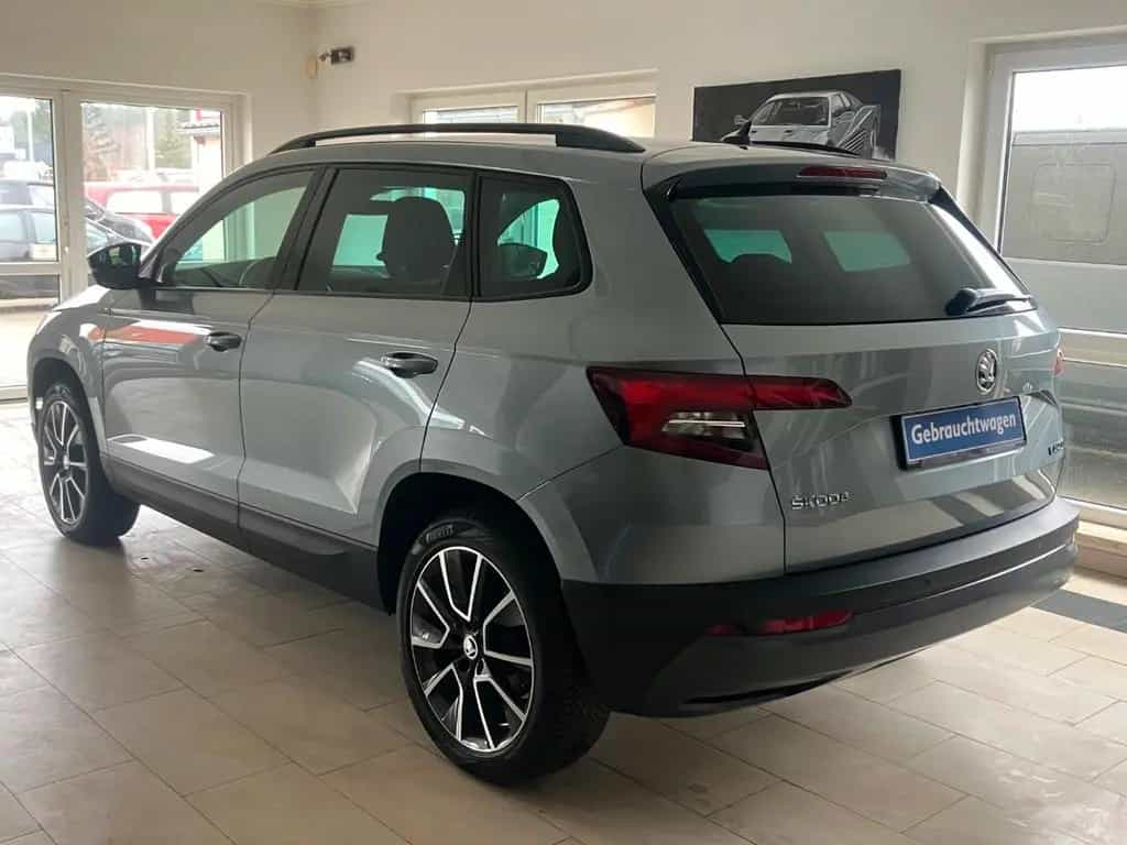 Skoda Karoq 1.5 TSI Style DSG ParkAssist LED Kamera 08/2018-photo-2
