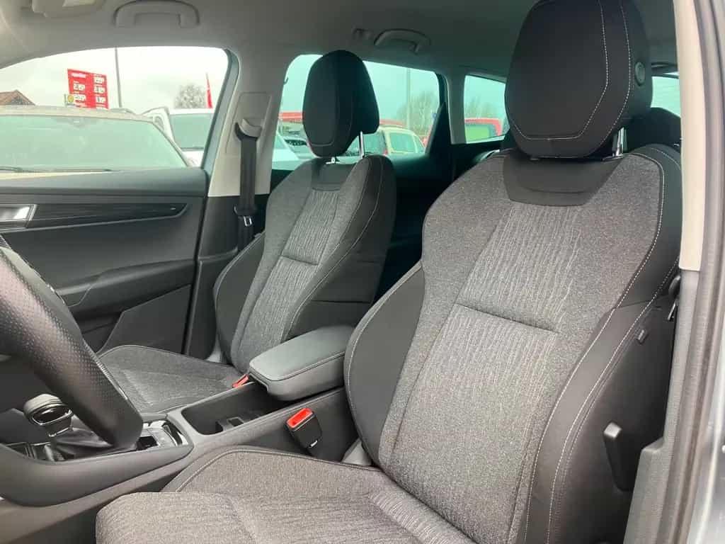 Skoda Karoq 1.5 TSI Style DSG ParkAssist LED Kamera 08/2018-photo-6