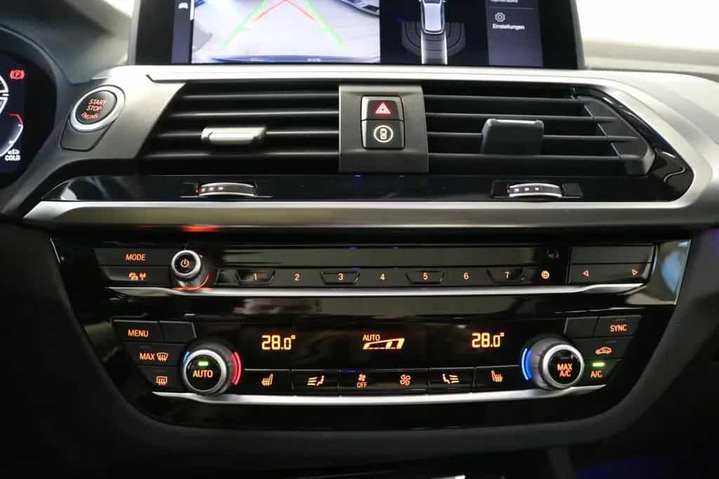 BMW X3 xDrive 20 d Advantage Pano HUD DAB+ Navi 11/2020-photo-17