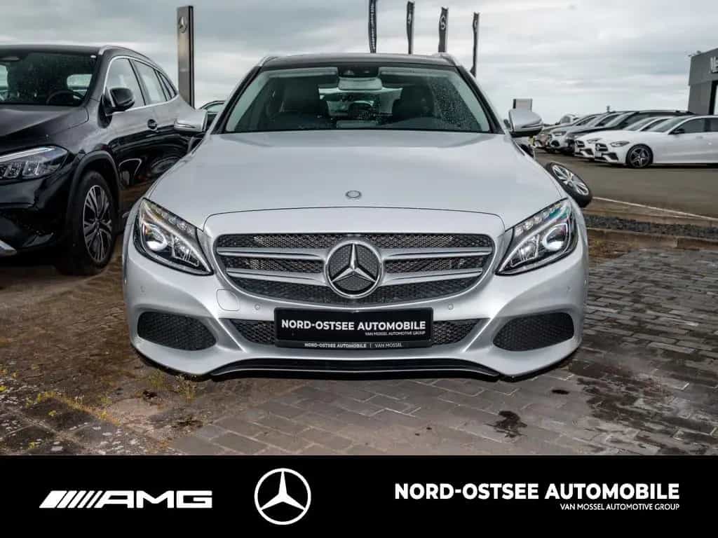 Mercedes-Benz C 250 d T AVANTGARDE NAVI TEMPO KAMERA AHK LED 02/2017-photo-1