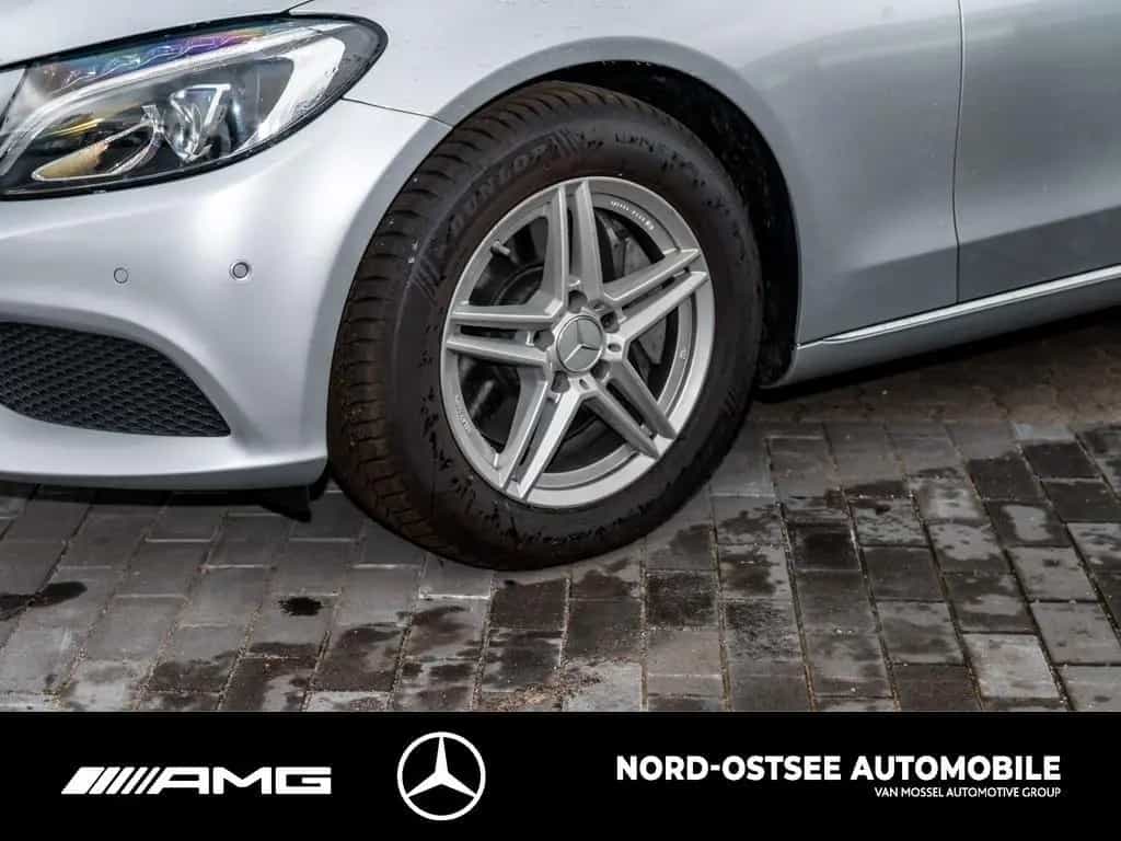 Mercedes-Benz C 250 d T AVANTGARDE NAVI TEMPO KAMERA AHK LED 02/2017-photo-4