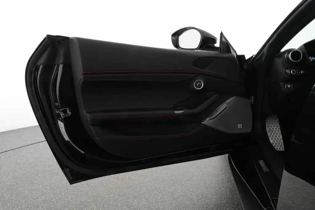 Ferrari Portofino Carbon Interior - Nackenwärmer 11/2020-photo-16