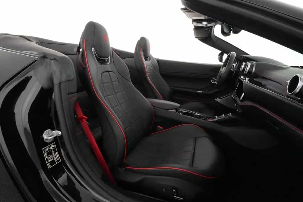 Ferrari Portofino Carbon Interior - Nackenwärmer 11/2020-photo-22
