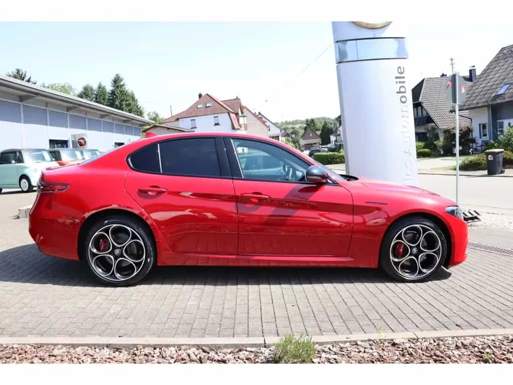 Alfa Romeo Giulia COMPETIZIONE 2.0 TURBO 16V 280 PS AT8 Q4 11/2023-photo-1