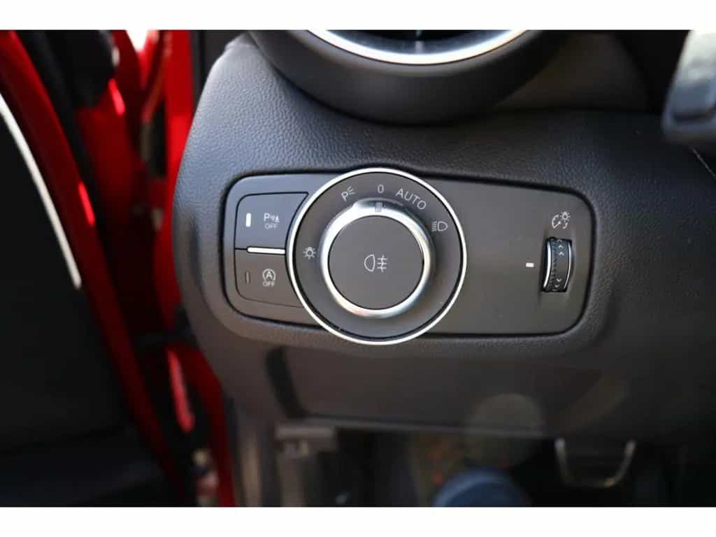 Alfa Romeo Giulia COMPETIZIONE 2.0 TURBO 16V 280 PS AT8 Q4 11/2023-photo-14