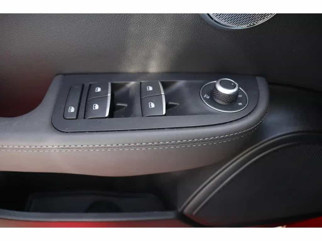 Alfa Romeo Giulia COMPETIZIONE 2.0 TURBO 16V 280 PS AT8 Q4 11/2023-photo-16