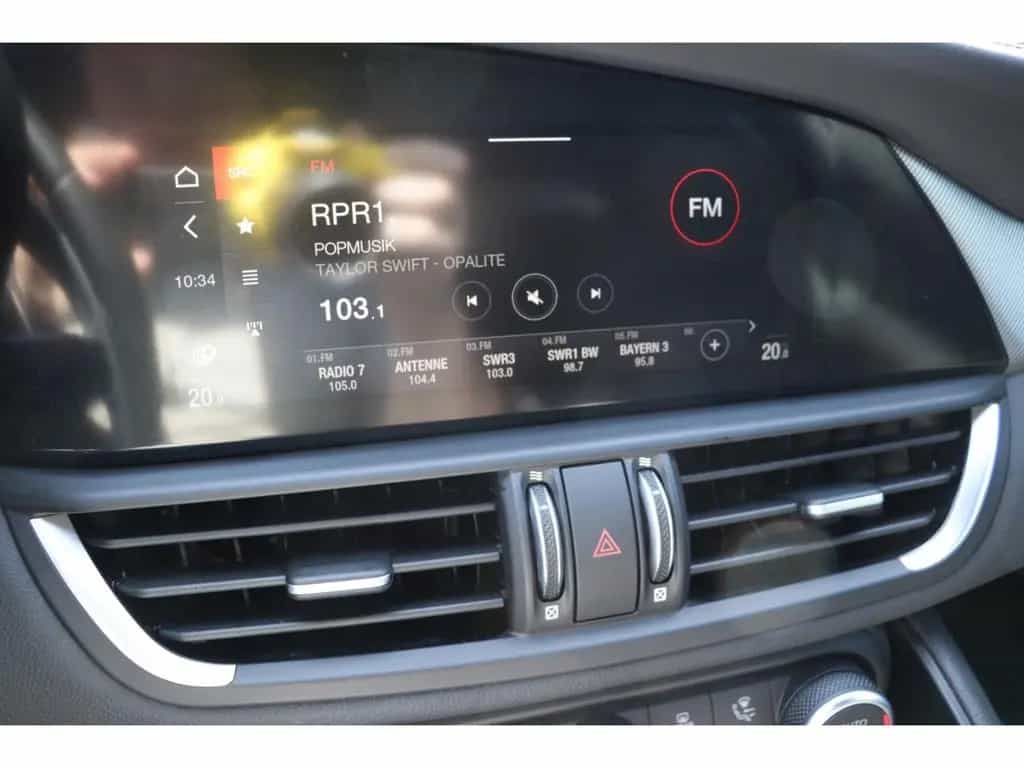 Alfa Romeo Giulia COMPETIZIONE 2.0 TURBO 16V 280 PS AT8 Q4 11/2023-photo-23