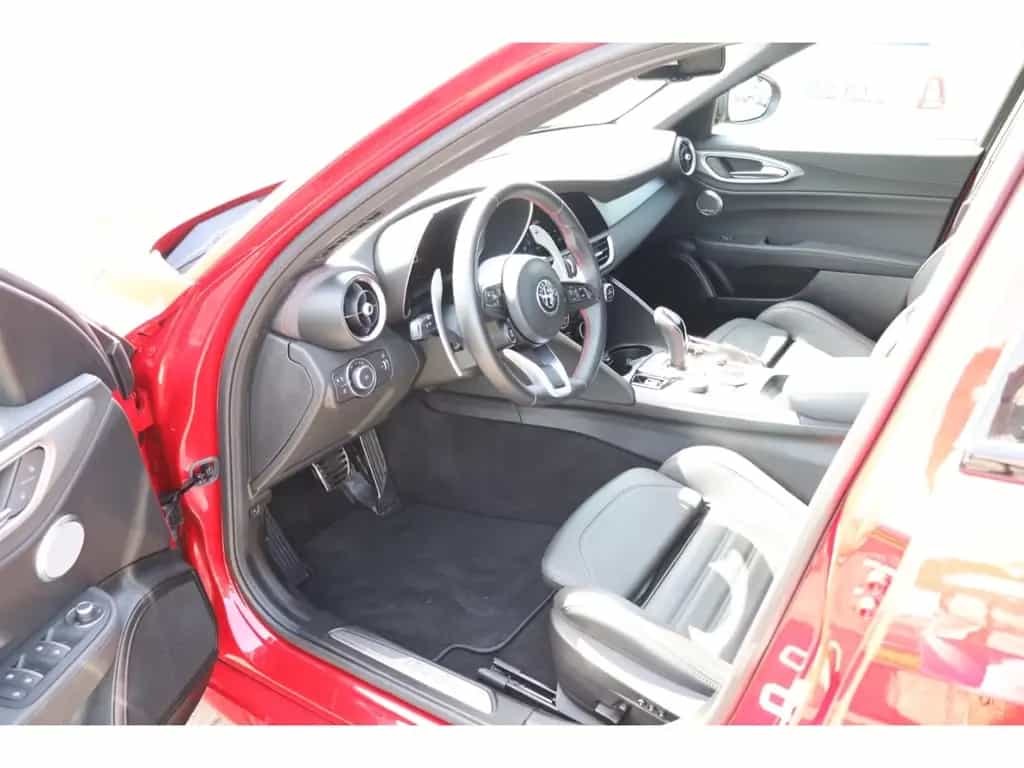 Alfa Romeo Giulia COMPETIZIONE 2.0 TURBO 16V 280 PS AT8 Q4 11/2023-photo-9