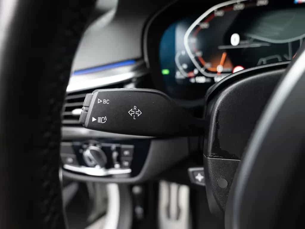 BMW 520 d Touring xDrive M-Sport PANO HUD LED W-LAN 01/2022-photo-21