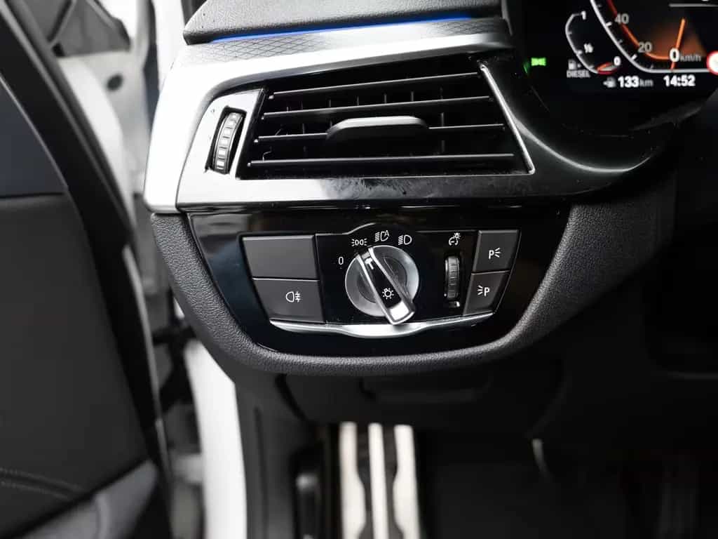 BMW 520 d Touring xDrive M-Sport PANO HUD LED W-LAN 01/2022-photo-22