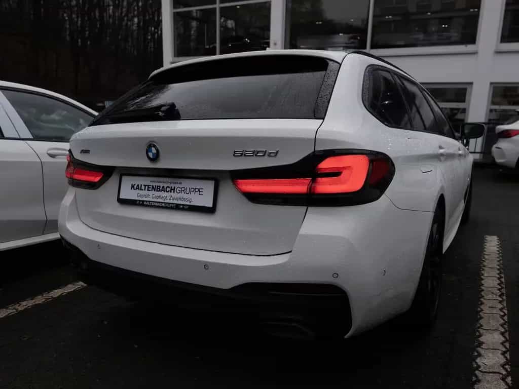 BMW 520 d Touring xDrive M-Sport PANO HUD LED W-LAN 01/2022-photo-4