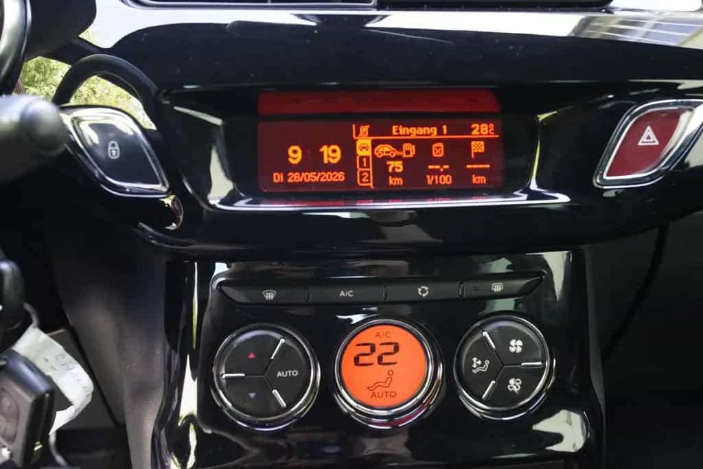 Citroën DS3 *1.6*SoChic*Klimaaut*Temp*LED* 05/2011-photo-15