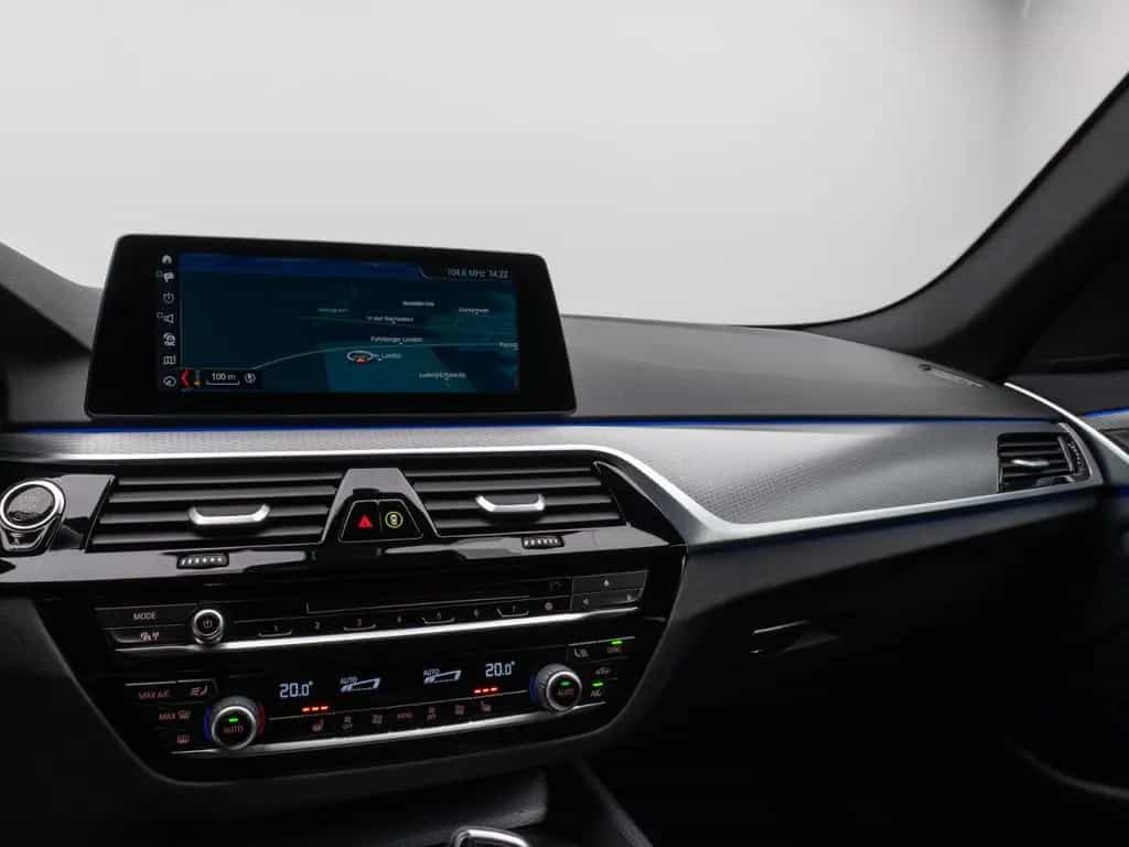 BMW 520 i Tour M Sport AHK HUD HI-FI  Kamera 06/2019-photo-21