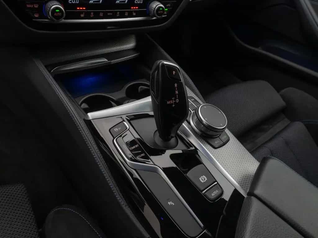 BMW 520 i Tour M Sport AHK HUD HI-FI  Kamera 06/2019-photo-22