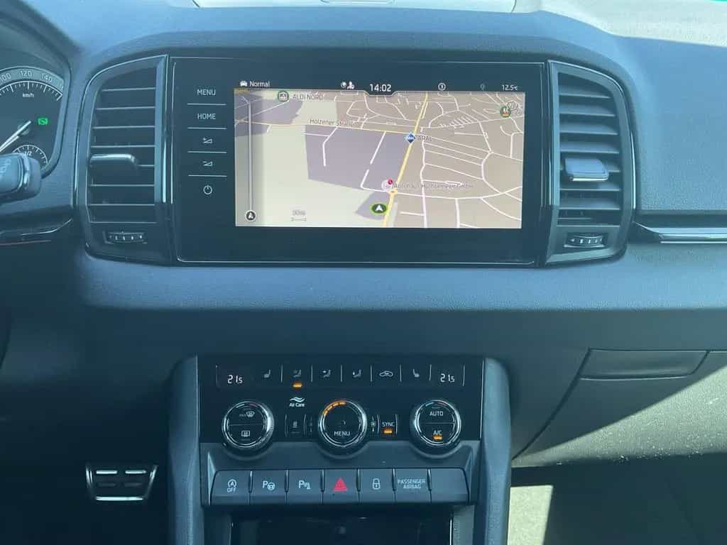 Skoda Karoq 1.5 TSI DSG Sportline AHK LED NAV 4xSHZ 02/2021-photo-11