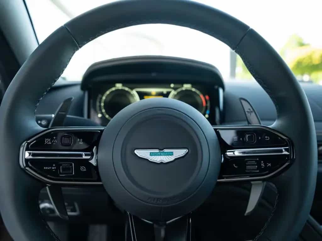 Aston Martin DB12 V8 Coupe null-photo-10