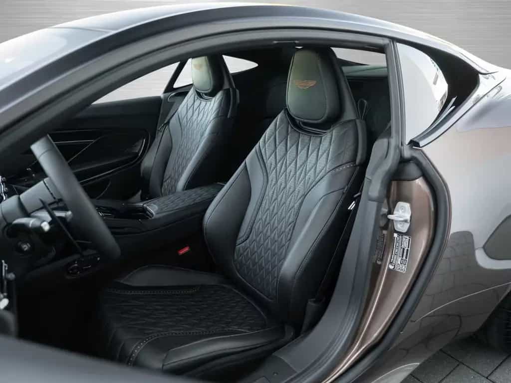 Aston Martin DB12 V8 Coupe null-photo-11