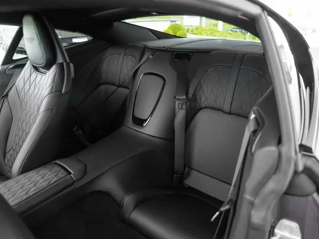 Aston Martin DB12 V8 Coupe null-photo-12