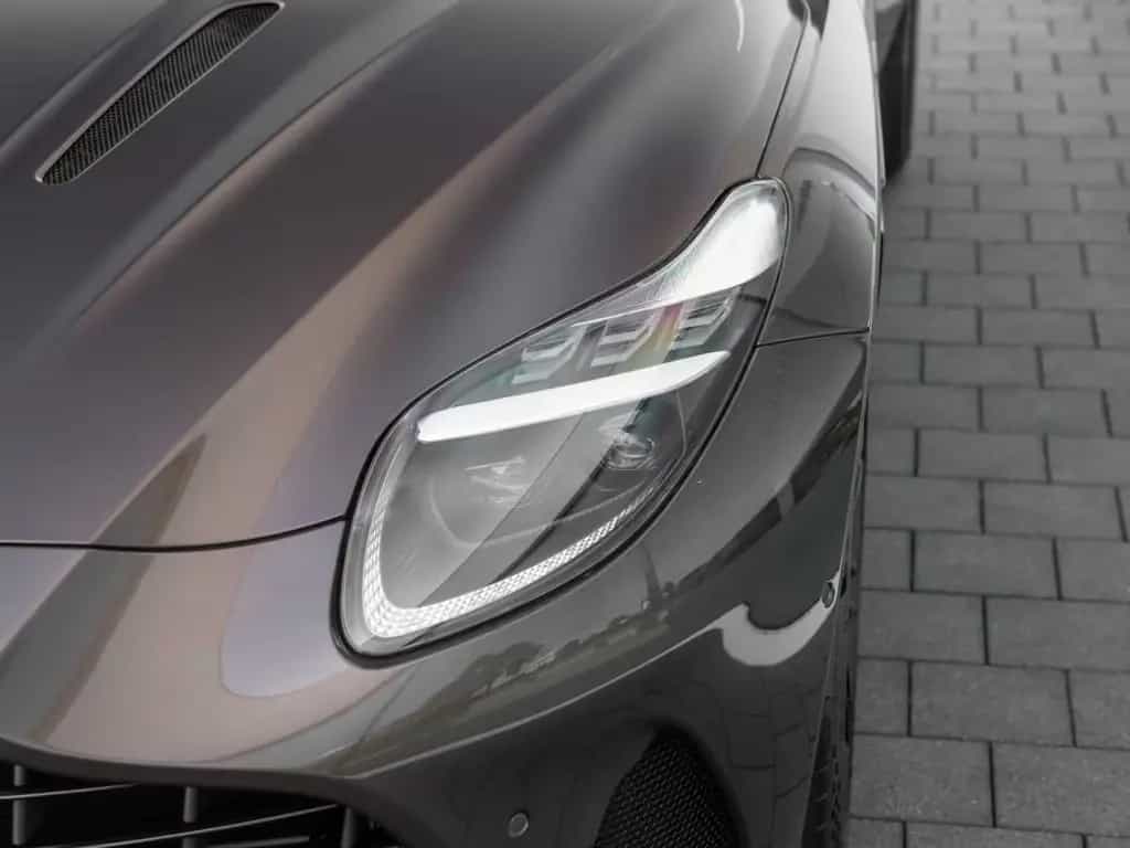Aston Martin DB12 V8 Coupe null-photo-19